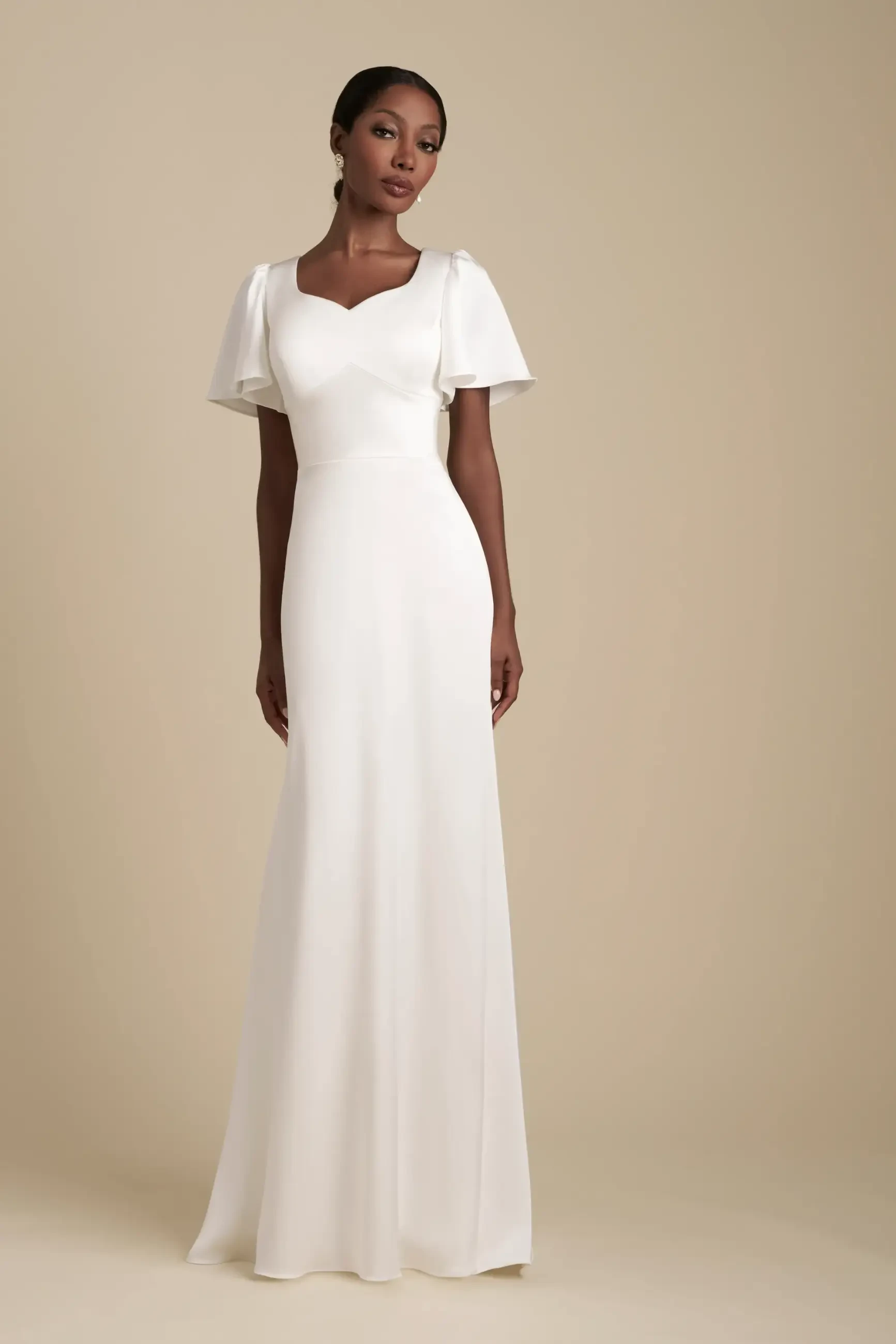 Minimalist Bridal Looks That Make a Big Statement Image